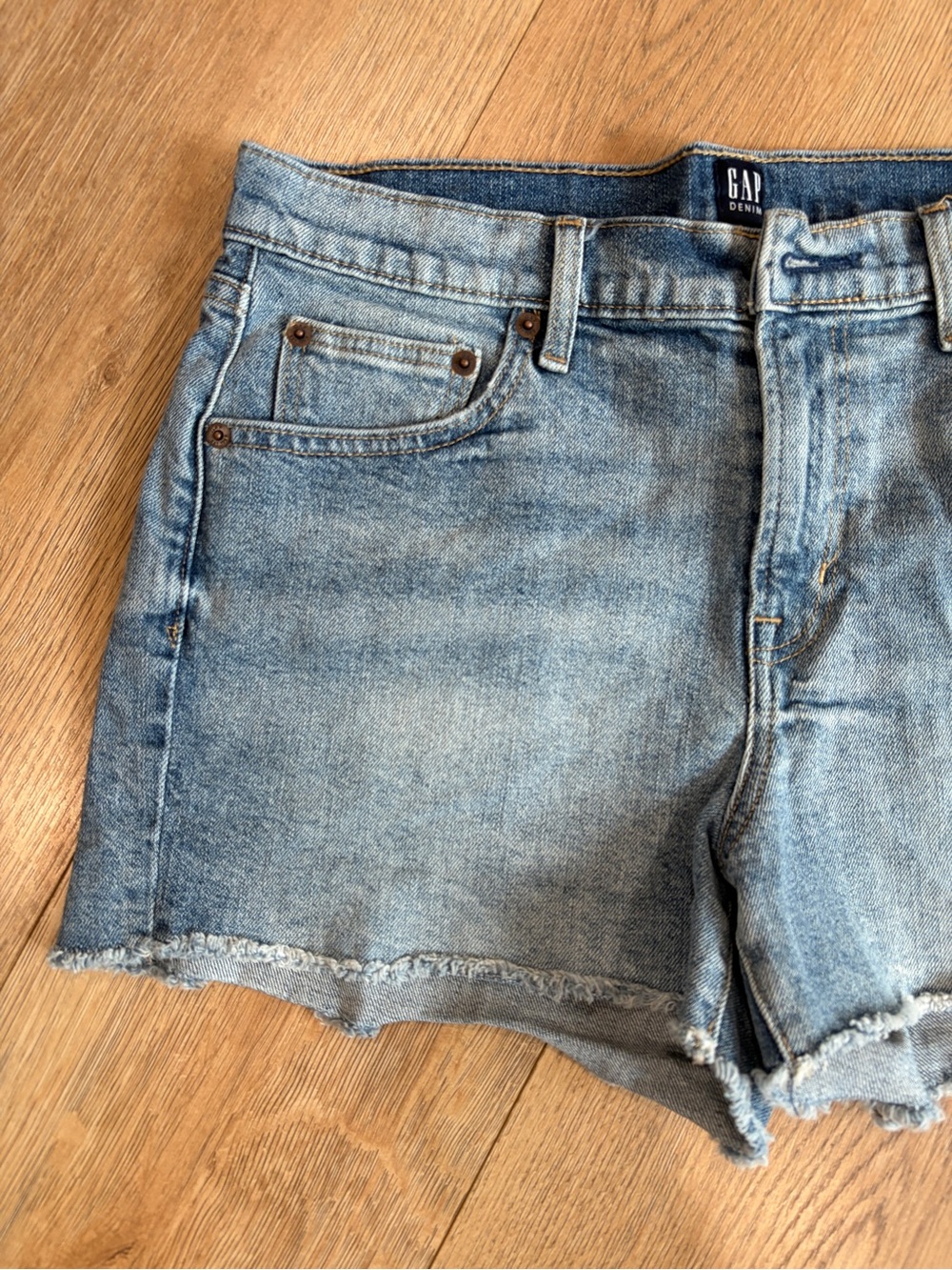 GAP Denim Cutoff Jean Shorts Size 30 Light Wash Raw Hem